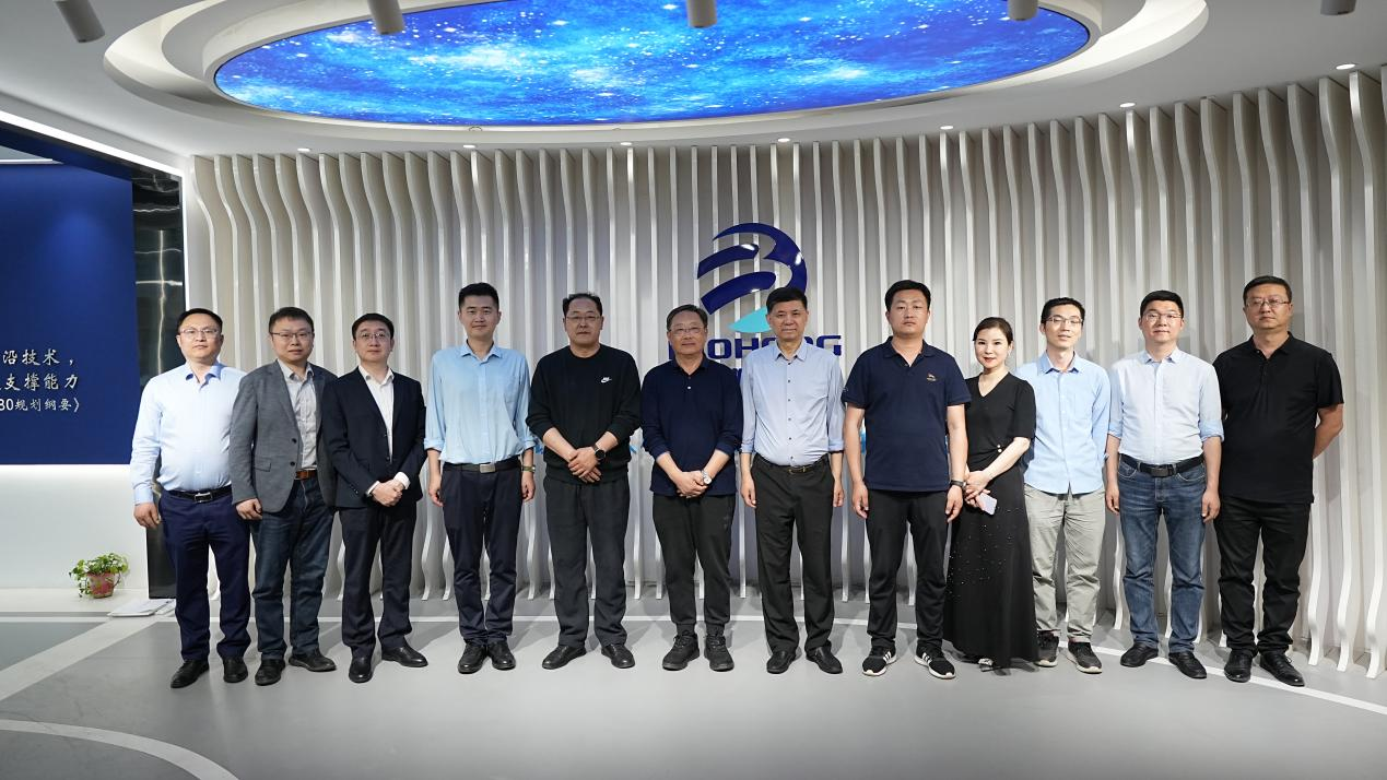 國豐投資控股集團董事長(cháng)榮鋒一行蒞臨參觀(guān)考察佰鴻集團